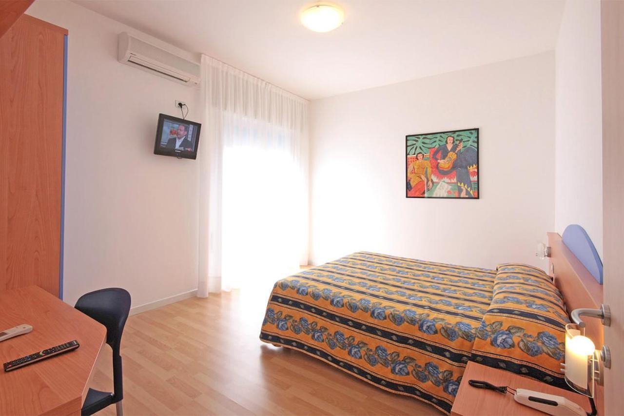 Hotel Riviera Каорле Номер фото